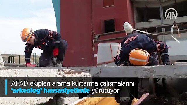 AFAD ekipleri arama kurtarma çalışmalarını 'arkeolog' hassasiyetinde yürütüyor