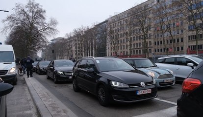 Une centaine de chauffeurs Uber devant le cabinet de Rudi Vervoort à Bruxelles