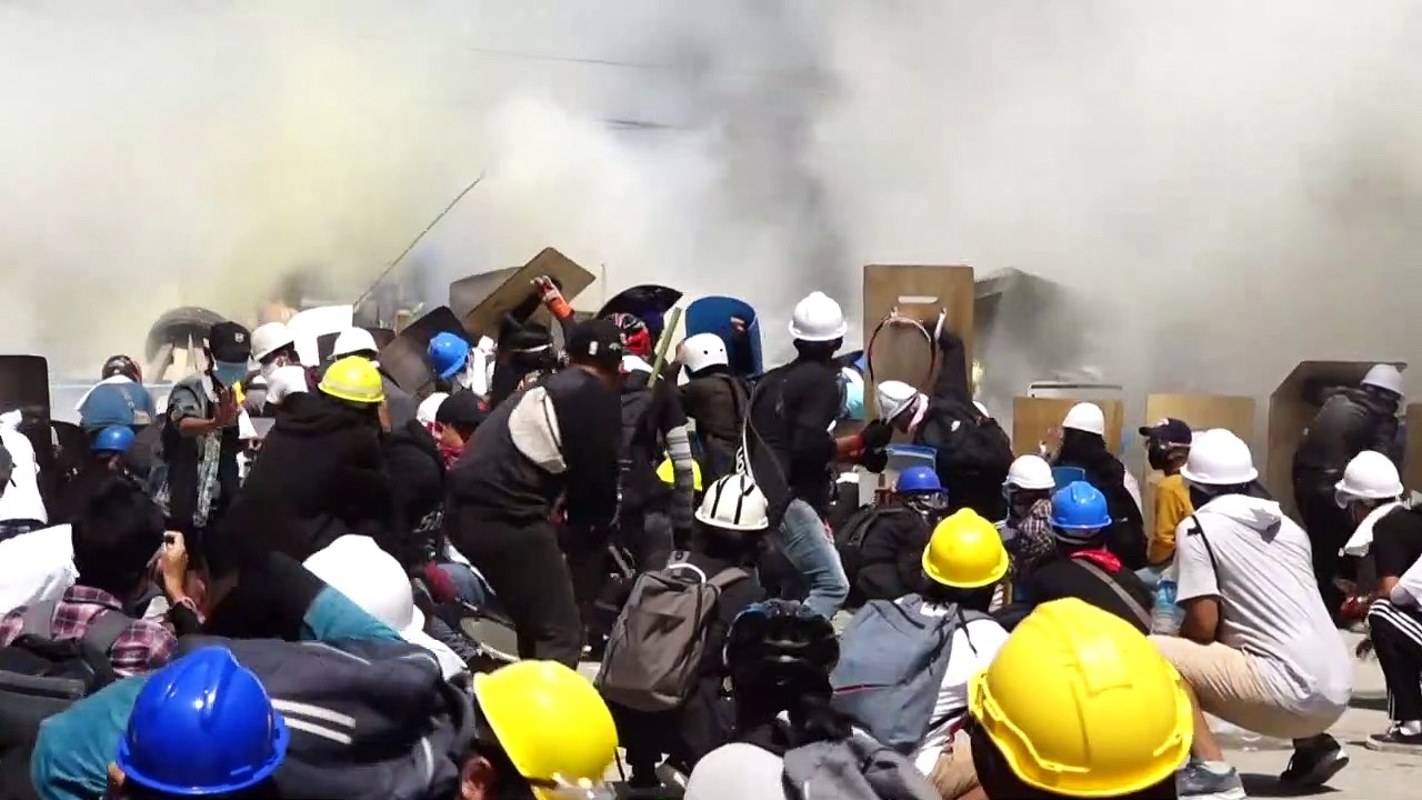 Demonstranten in Myanmar trotzen weiter dem Militär