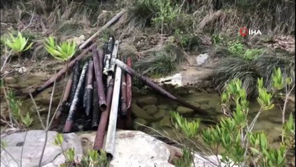 Sokağa çıkma yasağını ihlal edip su borularını çalarken yakalandılar