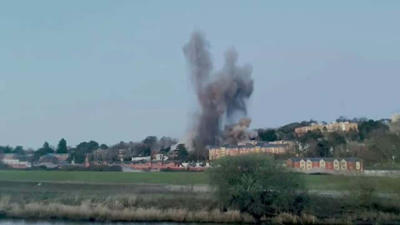 Detonan una bomba de una tonelada de la Segunda Guerra Mundial al sur de Inglaterra