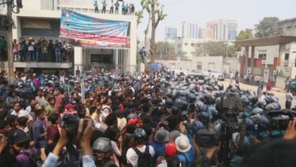 Cuarto día de protestas en Bangladesh por la muerte en prisión de un escritor