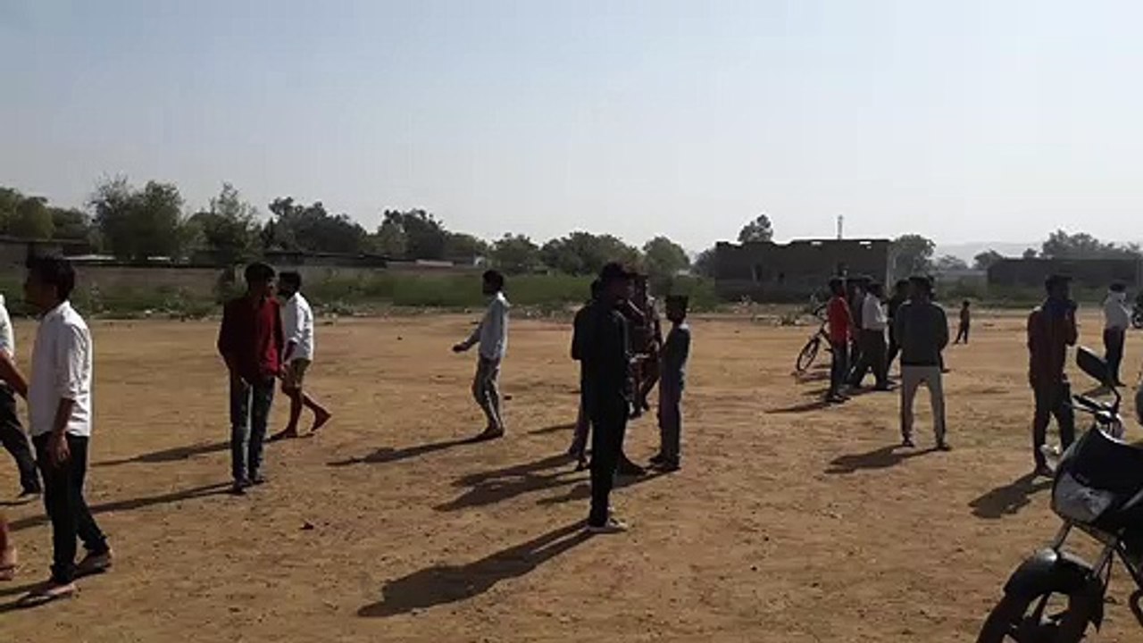 भुगतान नहीं करने पर पानी की टंकी पर चढ़ा मजदूर