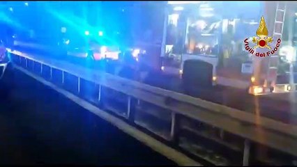 Catania - Incidente su Viale Mediterraneo auto in fiamme (01.03.21)