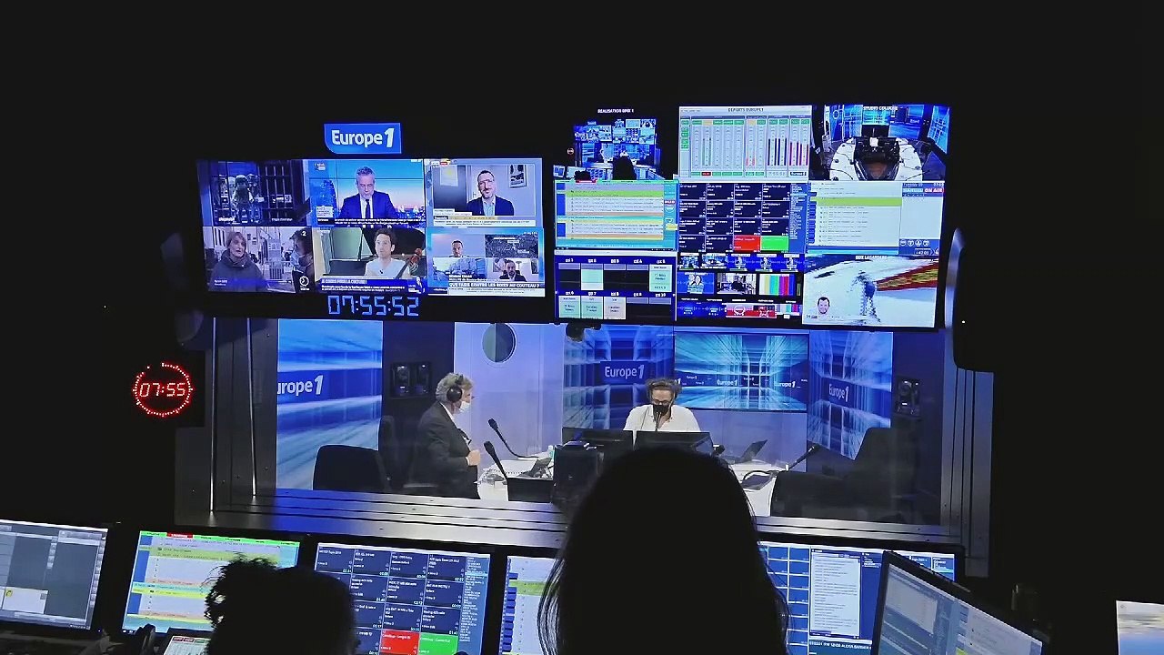 Nicolas Sarkozy : "C'est possible de mettre un bracelet aux juges harceleurs ?" (Canteloup)