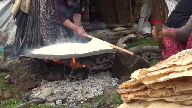 HATAY Konargöçer yörüklerin imece usulü yufka ekmek mesaisi