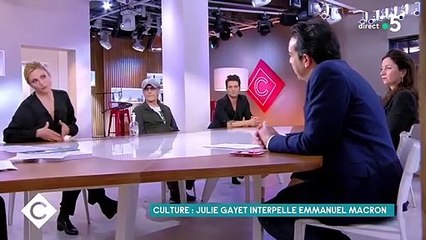 Скачать видео: Julie Gayet accuse le gouvernement d'Emmanuel Macron de vouloir 