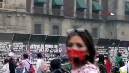 - Meksika'da 8 Mart gösterisine polis müdahalesi: 19 yaralı