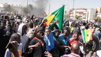 السنغال.. مظاهرات تخللتها أعمال عنف بعد اعتقال نائب معارض بتهمة الاغتصاب