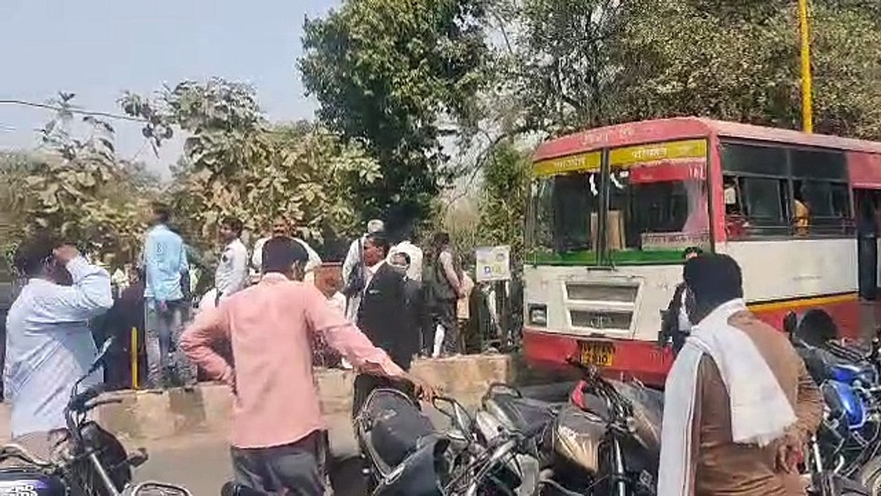 फैजाबाद बार के वकीलों ने लखनऊ हाईवे किया जाम