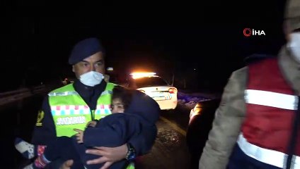 Muş’ta tipide aracı arıza veren 5 kişilik ailenin yardımına Mehmetçik koştu