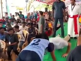 छात्रों के बीच राहुल गांधी ने ल‍िया चैंलेंज, एक हाथ से लगाए पुश-अप्स