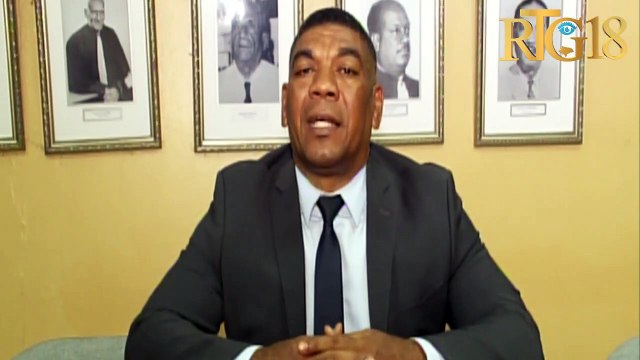 avoka yo te depoze yon jéb flè nan Pèlerin 5 nan memwa ansyen pòtoprens la Monferrier Dorval