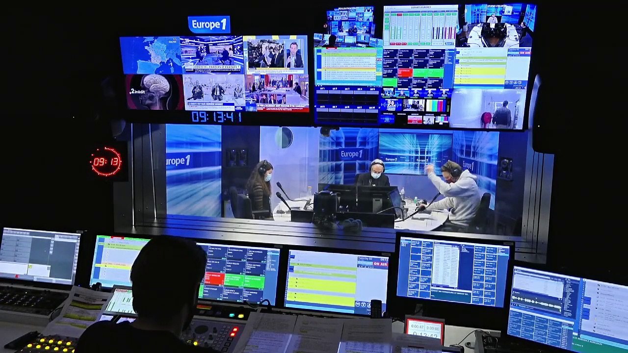 La journée spéciale Gainsbourg d'Europe 1, une nouvelle émission sur M6 et des journalistes attaqués et arrêtés