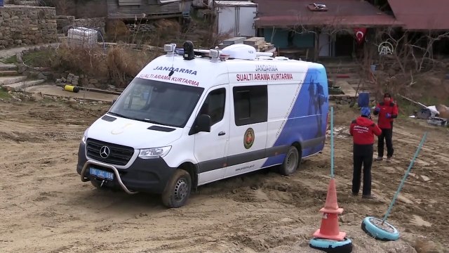 ÇANAKKALE - Gökçeada açıklarında teknenin batması sonucu kaybolan jandarma trafik tim komutanını arama çalışması sürüyor