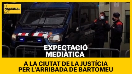 Expectació mediàtica a la Ciutat de la Justícia per l'arribada de Bartomeu