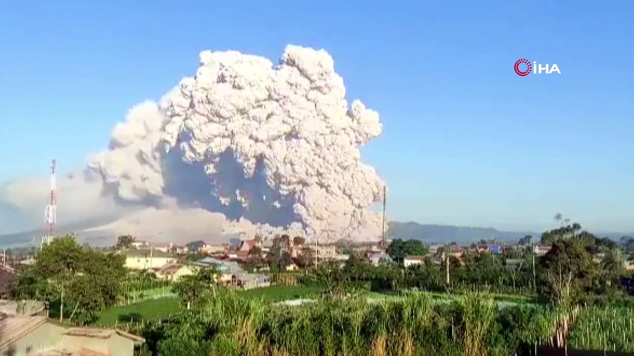 - Endonezya'da Sinabung Yanardağı'nda patlama