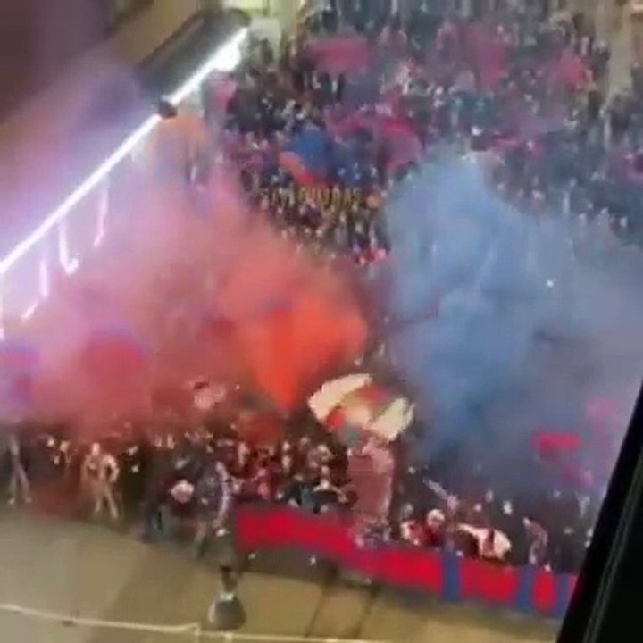 Basel taraftarı kaptan Valentin Stocker için sokaklarda