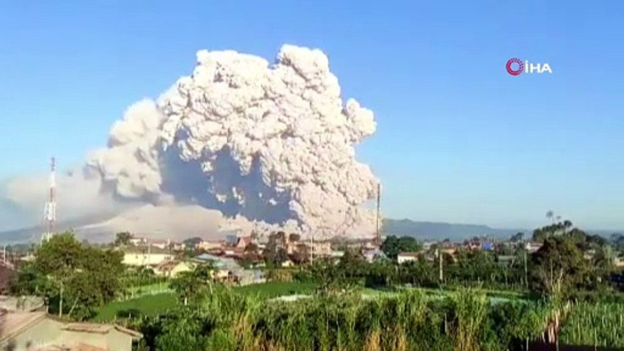 Sinabung Yanardağı'nda patlama
