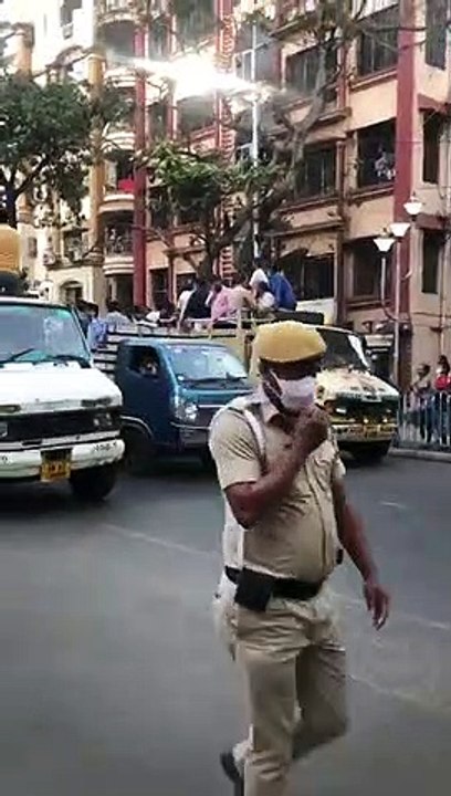ममता बनर्जी को स्कूटी सिखाने में लगा पूरा प्रशासन, सड़क पर ट्रैफिक भी रोका, वीडियो वायरल