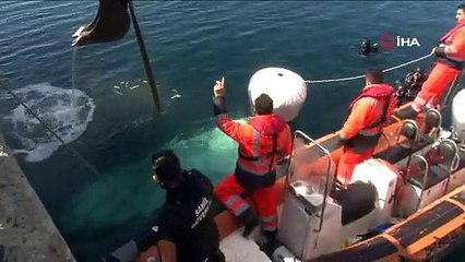 Gökçeada'da batan tekne kıyıya çıkarıldı