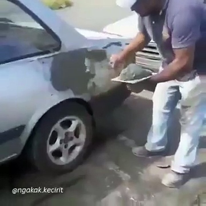 Restauration d'une voiture par un maçon