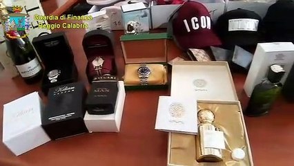 Sequestro marchi contraffatti in negozio in centro a Reggio Calabria