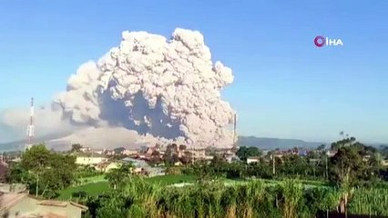 Endonezya’da Sinabung Yanardağı’nda patlama