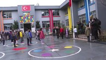 İSTANBUL - Yeni normalleşme süreciyle okullarda yüz yüze eğitime başlandı