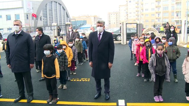 VAN - Yeni normalleşme süreciyle okullarda yüz yüze eğitime başlandı