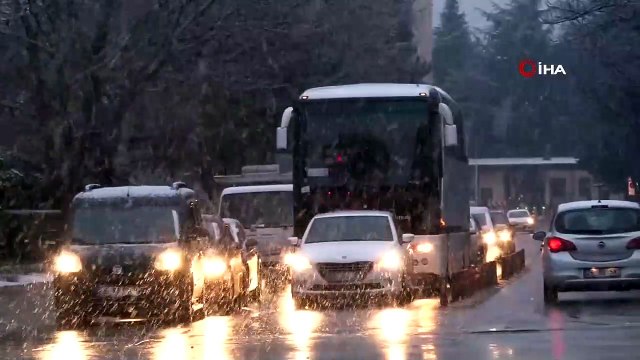 Dün baharı yaşayan Eskişehir bugün beyaza büründü