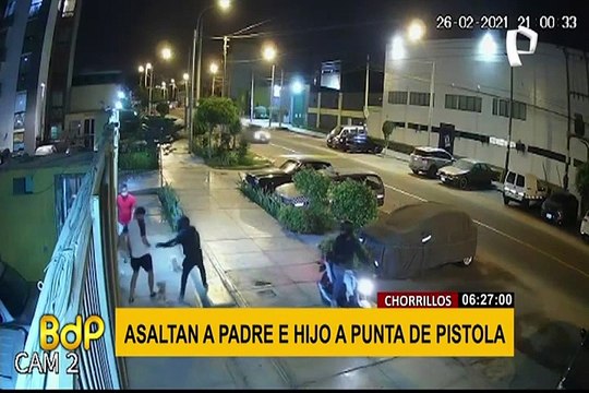 Chorrillos: delincuentes a bordo de moto asaltan a punta de pistola a padre e hijo