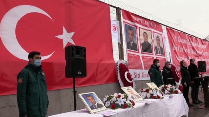 AĞRI - Teröristlerin roketli saldırısında şehit düşen 3 gümrük personeli törenle anıldı