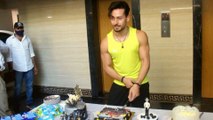 Tiger Shroff' s Cake cutting ceremony with media at his Residence|FilmiBeat