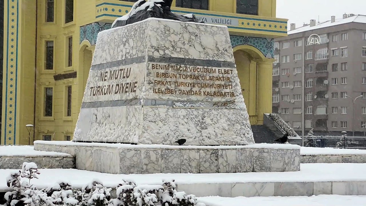 KÜTAHYA - Kar yağışı etkili oluyor