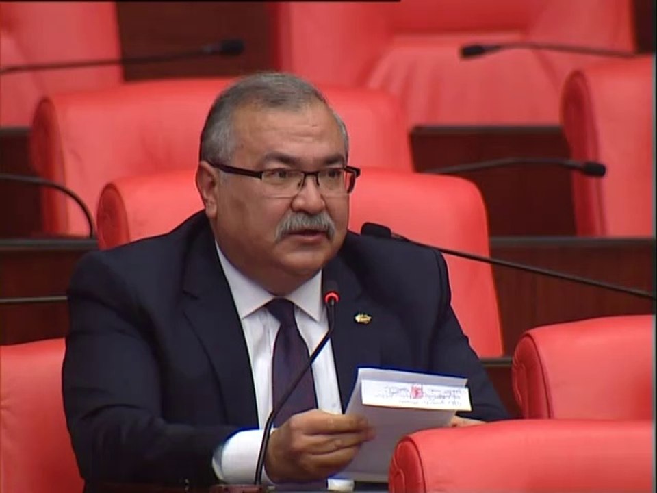 Aydın intihar hızının en yüksek olduğu 6. il.   Aydın'da sadece bir günde 3 kişi yaşamına son vermiştir.  İşsizlik ve geçim sıkıntısı nedeniyle intiharlar giderek artarken AKP iktidarı bu duruma sessiz kalıyor.