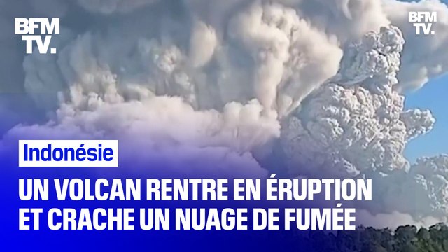 Indonésie: un volcan rentre en éruption et crache un nuage de fumée