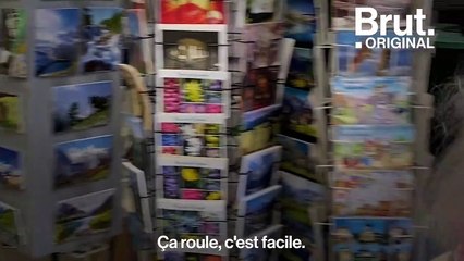 À 102, elle continue de vendre ses photos et des cartes postales