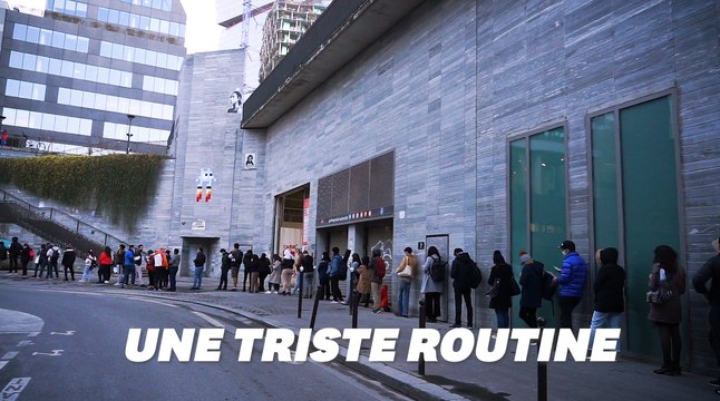 Avec le Covid-19, la triste routine des files d'étudiants attendant l'aide alimentaire