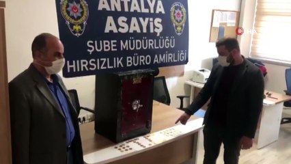 Çatıdan girdiği evde 137 bin TL ve çok sayıda telefon çalan şüpheli yakalandı