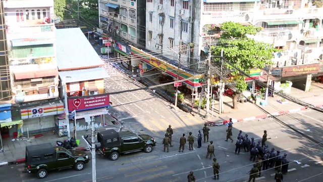 YANGON - Myanmar'da darbeye karşı protestolar, güvenlik güçlerinin sert müdahalesine rağmen sürüyor (2)