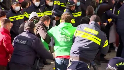 Keine Entspannung durch Gespräche: Protest vor Parlament in Tiflis