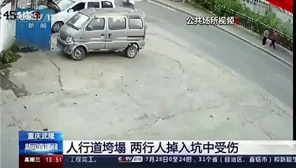 China: Duas pessoas \'engolidas\' em desabamento de passeio sobrevivem