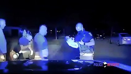 Polícia do Michigan salva bebé de sufocar