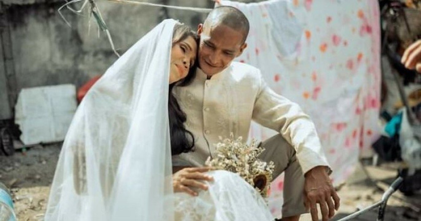 Un coiffeur a décidé d'aider un couple de sans-abri pour leur mariage, en les relookant et en organisant la cérémonie
