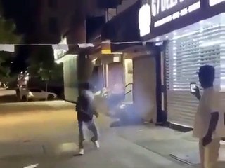 vídeo mostra grupo a atirar fogo de artifício a sem-abrigo