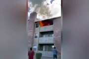 Jogador  de futebol salva criança atirada de janela de casa em chamas