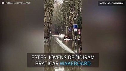 Parisienses praticam wakeboard nas inundações da cidade