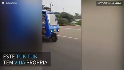 Tuk-tuk sem motorista percorre 1 km