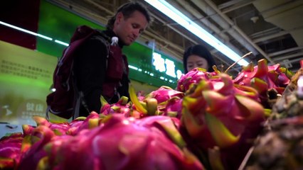 Run Around the World Season 1 Episode 1